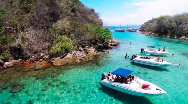 Passeio Meia Volta em Ilha Grande saindo de Conceição de Jacareí