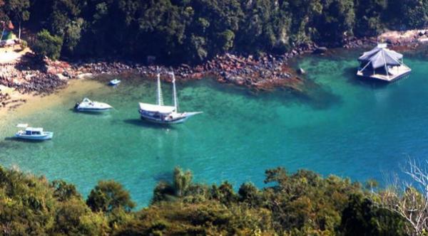 Passeio Meia Volta em Ilha Grande saindo de Conceição de Jacareí