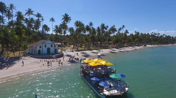 Passeio de Catamarã em Carneiros