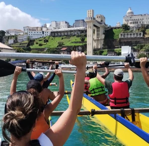 Passeio de Canoa Havaiana em Salvador