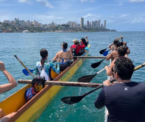 Passeio de Canoa Havaiana em Salvador