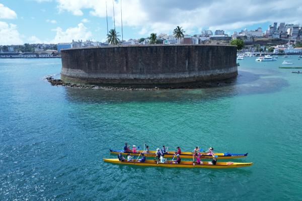 Passeio de Canoa Havaiana em Salvador