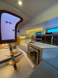 Passeio privativo de lancha no Guarujá