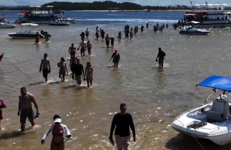 Passeio de Catamarã na Praia dos Carneiros
