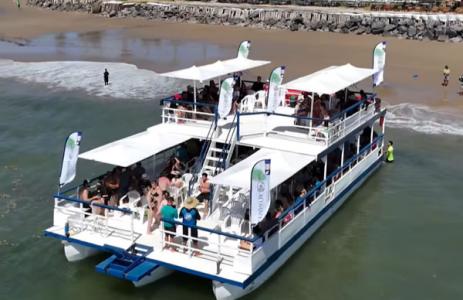 Passeio de Catamarã na Praia dos Carneiros